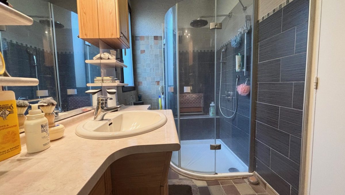 1772878201_VM588_11_original