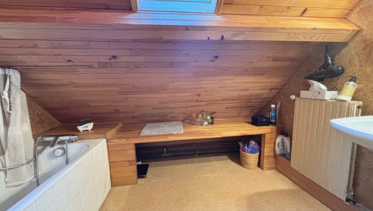 1772878240_VM588_12_original